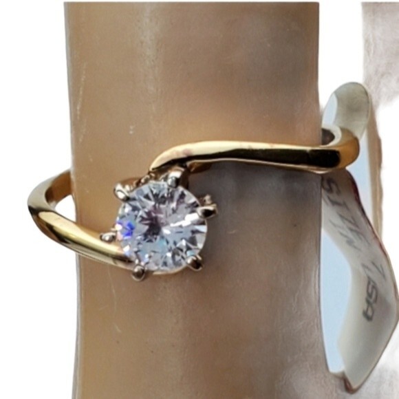 Gold promise Solitaire Ring Size 7 cubic zirconia - Picture 1 of 8
